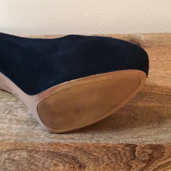 361 👠Ivanka Trump Blue Suede Heels👠 - Picture 4 of 8